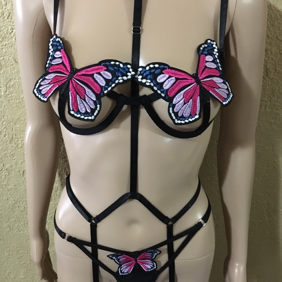 Embroidered butterfly festival outfit - Picture 2 of 3